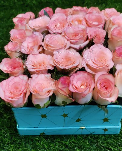 Pink Roses in a Velvet Box - Image 3