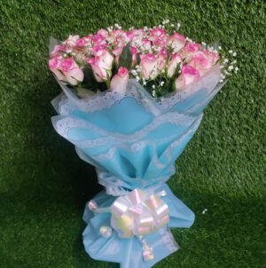 40 Pink Rose Bouquet With Sky-blue Paper online delivery