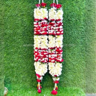 Rajanigandha With Rose Varmala