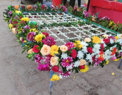 Flower Chadar With Mix Flowers - Image 3