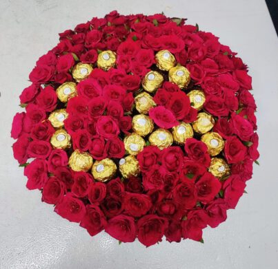 Red Rose With Ferrero Rocher chocolate Bouquet online flower delivery
