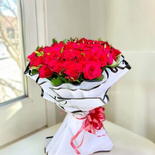 100 Fresh Red Rose In White Paper Packing Bouquet