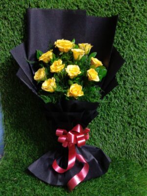 Yellow rose in black paper online delivery in raipur