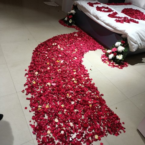 Bed Decoration with Red Rose and Fresh Flowers 2 Bed Decoration with Red Rose and Fresh Flowers - Image 2