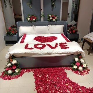 Bed Decoration with Red Rose and Fresh Flowers