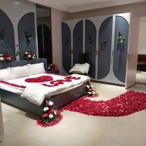 Bed Decoration with Red Rose and Fresh Flowers