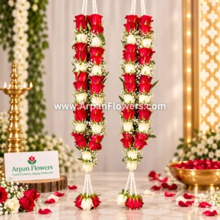 White And Red Rose Varmala With Baby’s Breath