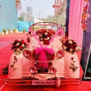 Vintage-Car-Decoration-For-Wedding
