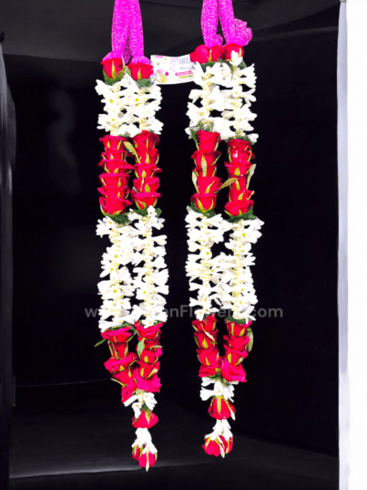 Rose with Rajanigandha Varmala