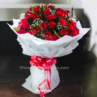 Red rose Bouquet white white paper