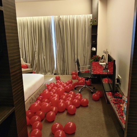 Anniversary Bed Decoration with Red balloons 2 Anniversary Bed Decoration with Red balloons - Image 2