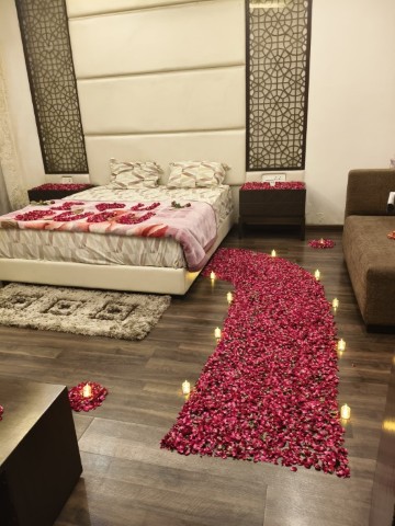 Simple Bed Decoration with Candle 2 Simple Bed Decoration with Candle
