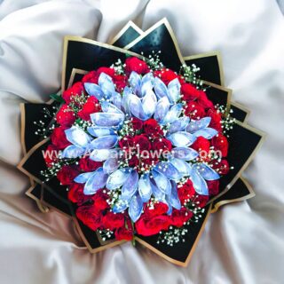 Note Bouquet With Rose and Baby's Breath