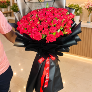 100 Red Rose in Black Paper